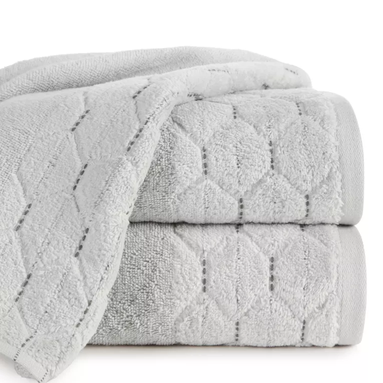 Ręcznik kąpielowy 70x140 cm bawełniany kolor srebrny z welwetową geometryczną bordiurą 500 g/m2 LUMIA