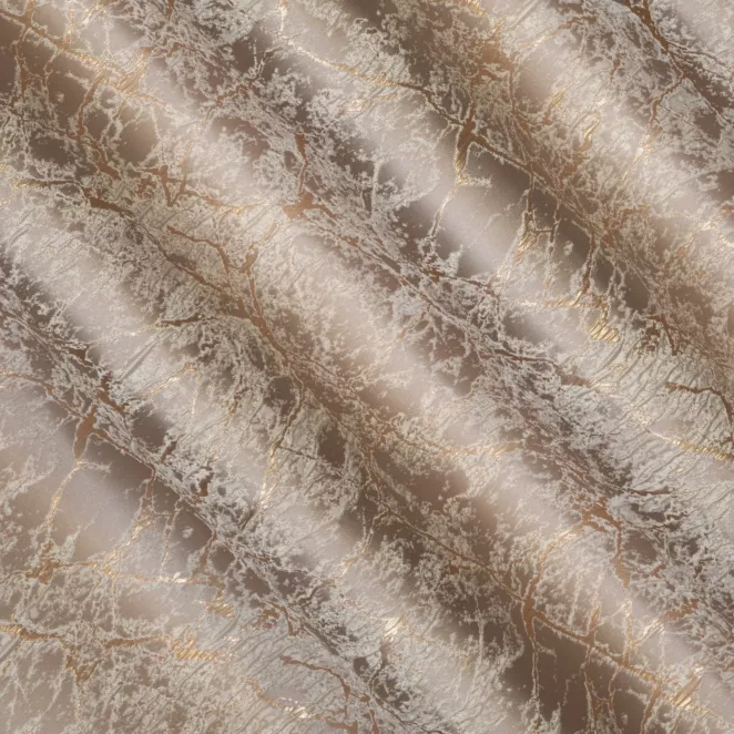 M219/1 Zasłona szyta na taśmie 5 cm kremowo złota z tkaniny w elegancki nieregularny wzór z błyszczącą nicią i efektem 3D Italissima Eva Minge