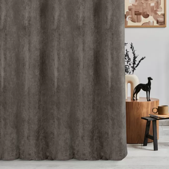 Zasłona szyta na taśmie 5 cm beżowa z tkaniny o szenilowej strukturze