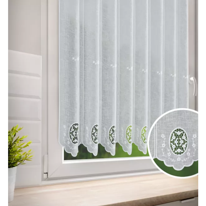 Tkanina firanowa zazdrostka z etaminy zdobiona ażurowym haftem