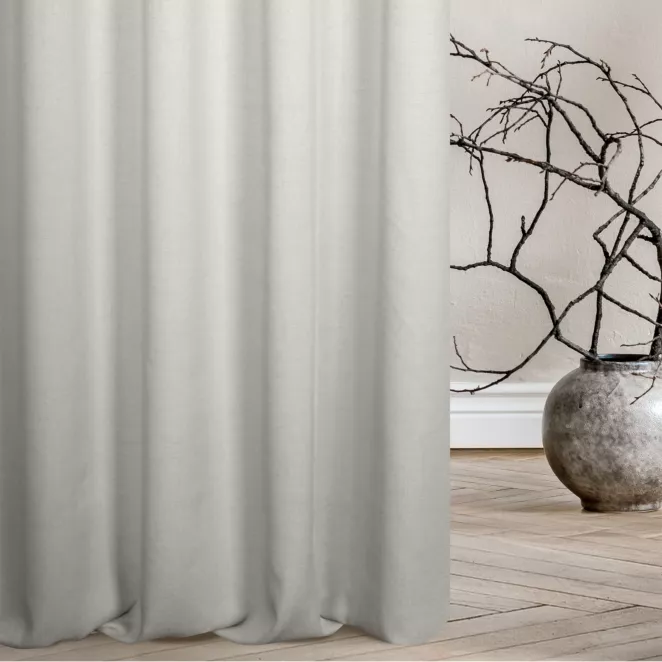 Zasłona szyta na taśmie 5 cm jasnosrebrna z tkaniny w stylu eko o naturalnym splocie