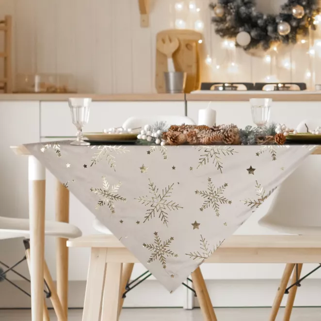 Obrus świąteczny 85x85 cm beżowo, szampański welwetowy zdobiony śnieżynkami