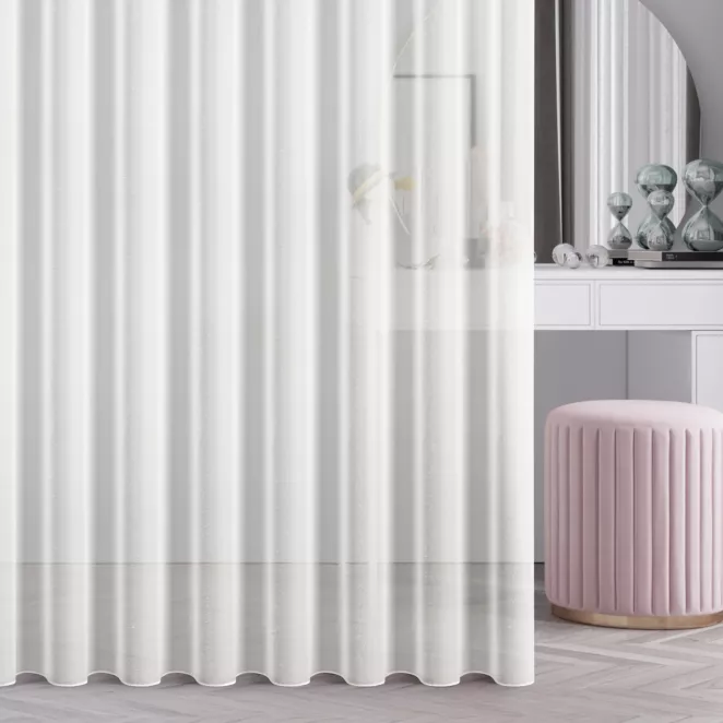 Firana szyta na taśmie 5 cm naturalna z gładkiej tkaniny z połyskiem, wykończona obciążnikiem