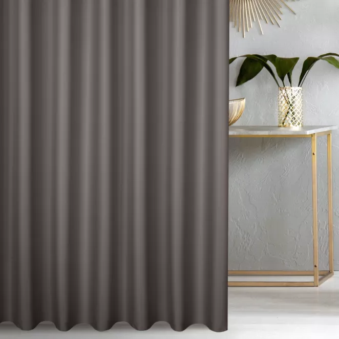 Zasłona szyta na taśmie 5 cm szara z gładkiej tkaniny zaciemniającej typu dimout wykończona obciążnikiem