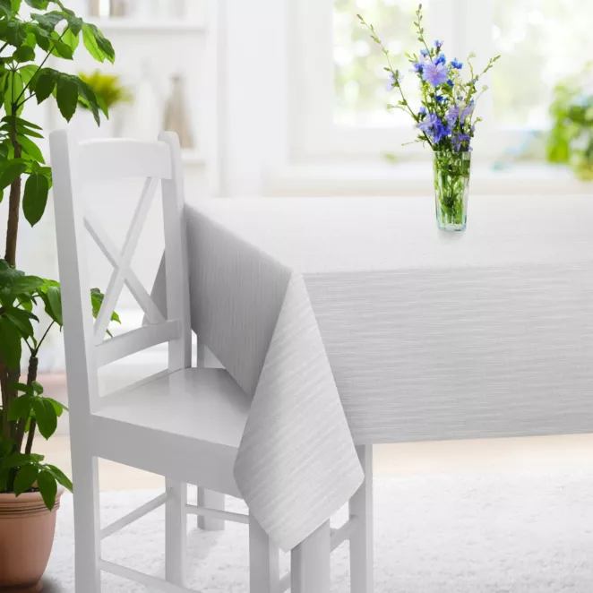 Obrus szyty naturalny z tkaniny z efektem melanżu wykończona obciążnikiem