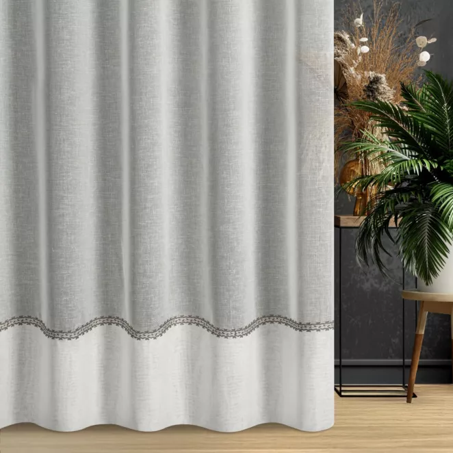 Firana szyta na taśmie 5 cm naturalna z matowej etaminy wykończonej ozdobnym podwinięciem