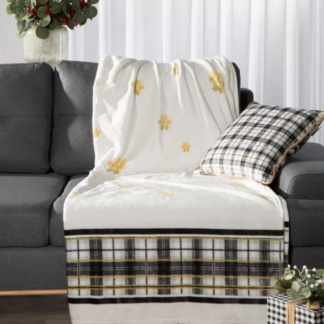 Koc akrylowy 150x200 cm biało, złoty świąteczny z motywem śnieżynek ANGEL