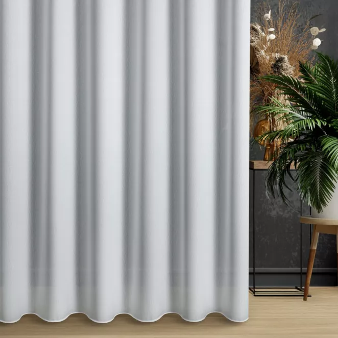 Firana szyta na taśmie 5 cm biała z delikatnej tkaniny w drobny, falowany wzór, wykończona obciążnikiem