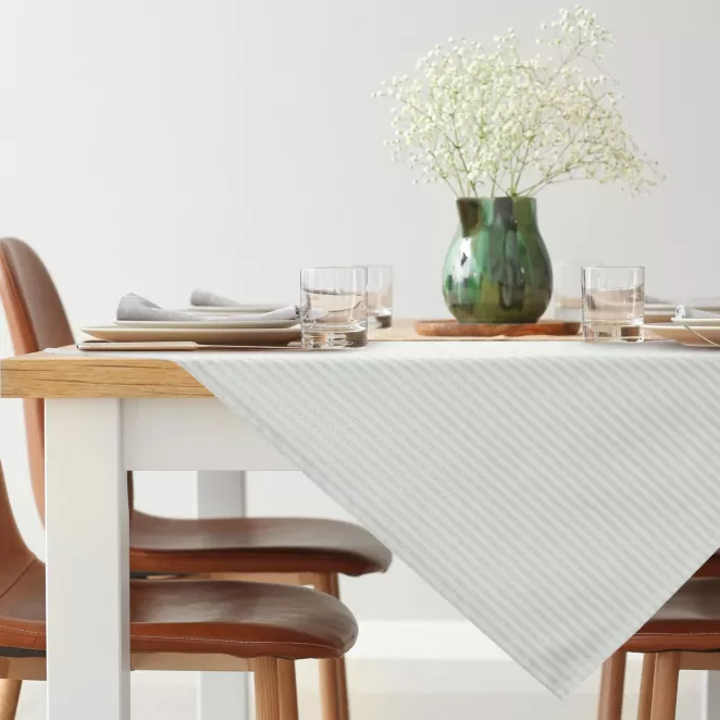 Obrus na stół naturalny 85x85 cm z żakardowej tkaniny FLASH świąteczny w prążki przetykany szampańską nicią