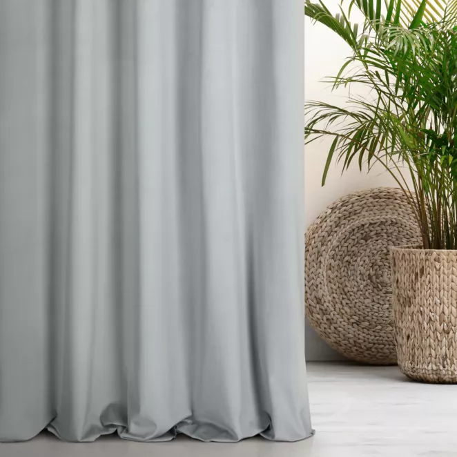 Zasłona szyta na taśmie 8 cm srebrna z miękkiej półmatowej tkaniny welwetowej