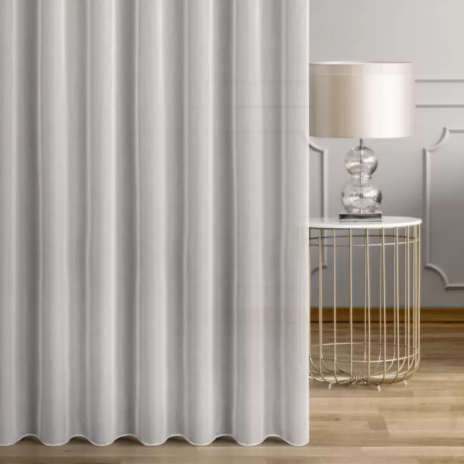 Firana szyta na taśmie 5 cm biała z miękkiej, delikatnie połyskujacej tkaniny, wykończonej obciążnikiem