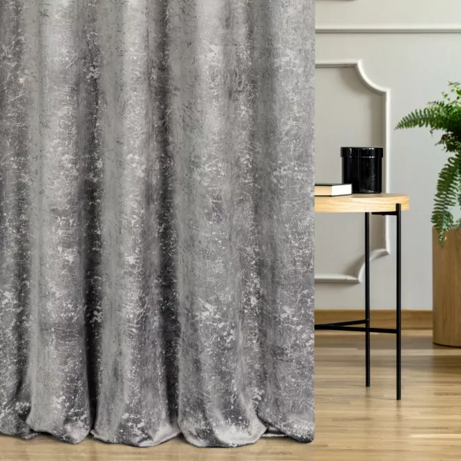 Zasłona szyta na taśmie 5 cm popielata miękka tkanina welwetowa, ze złotym marmurowym nadrukiem