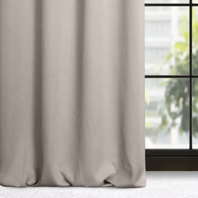 Zasłona beżowa zaciemniająca o strukturze drobnej krateczki 135x250 przelotka AMARO