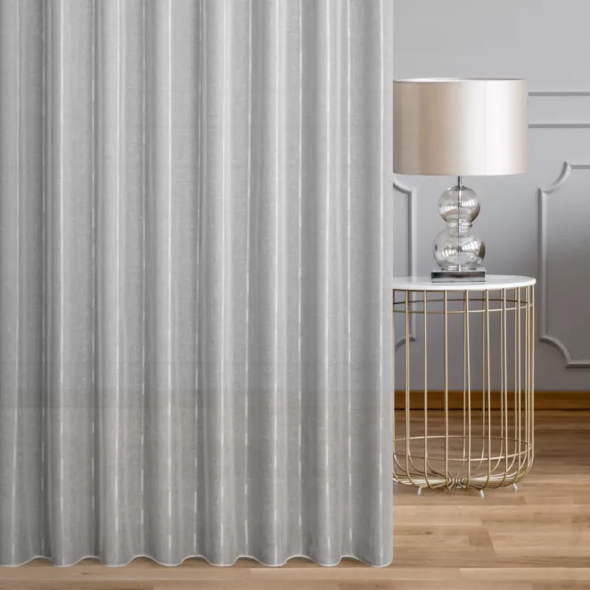 Firana szyta na taśmie 5 cm biała z matowej etaminy w pionowe pasy, wykończona obciążnikiem