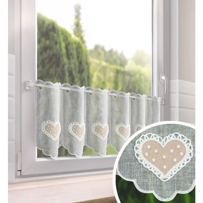 Tkanina firanowa zazdrostka zdobiona haftowaną aplikacją w kształcie serca