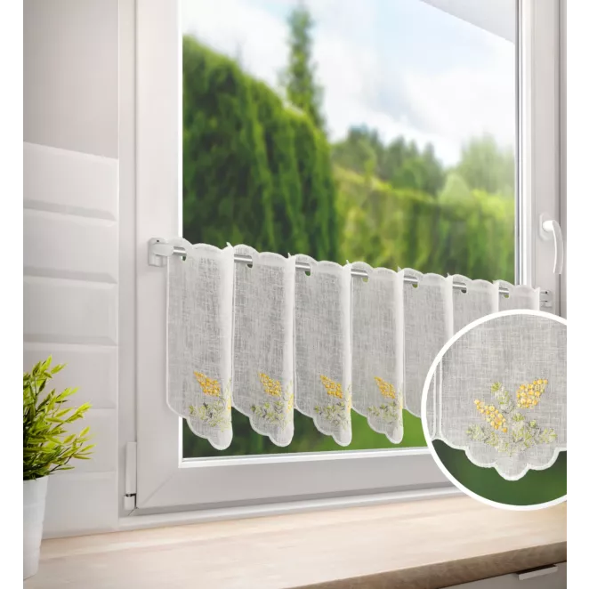 Tkanina firanowa zazdrostka z etaminy zdobiona haftem rumianku