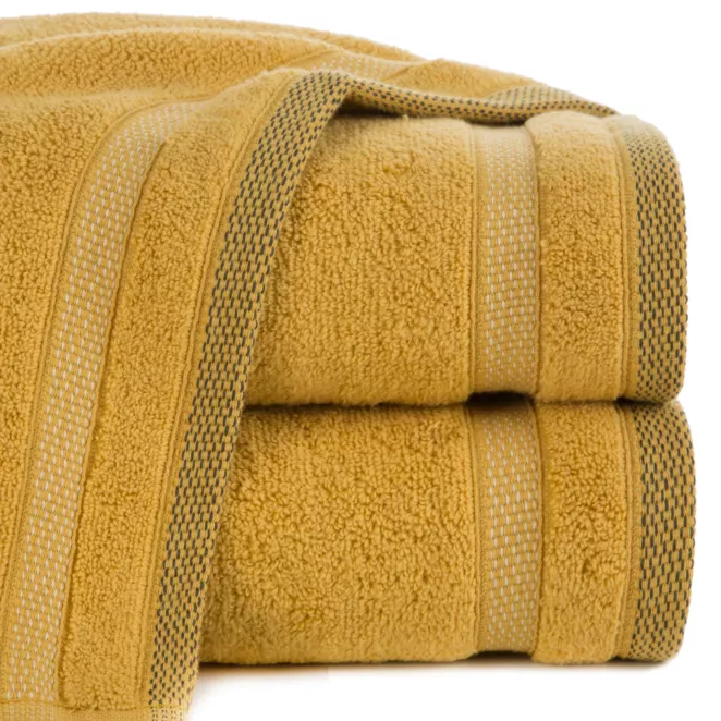 Ręcznik kąpielowy 70x140 cm bawełniany kolor musztardowy zero twist z bordiurą w paski 400 g/m2 RIKI