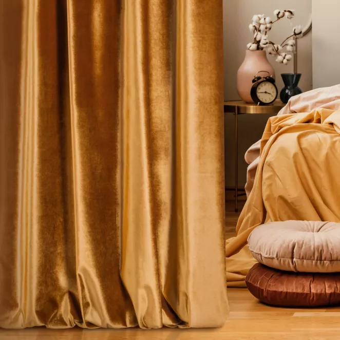 Tkanina zasłonowa gładka, miękka, welwetowa, z wyraźnym połyskiem z kolekcji Eva Minge