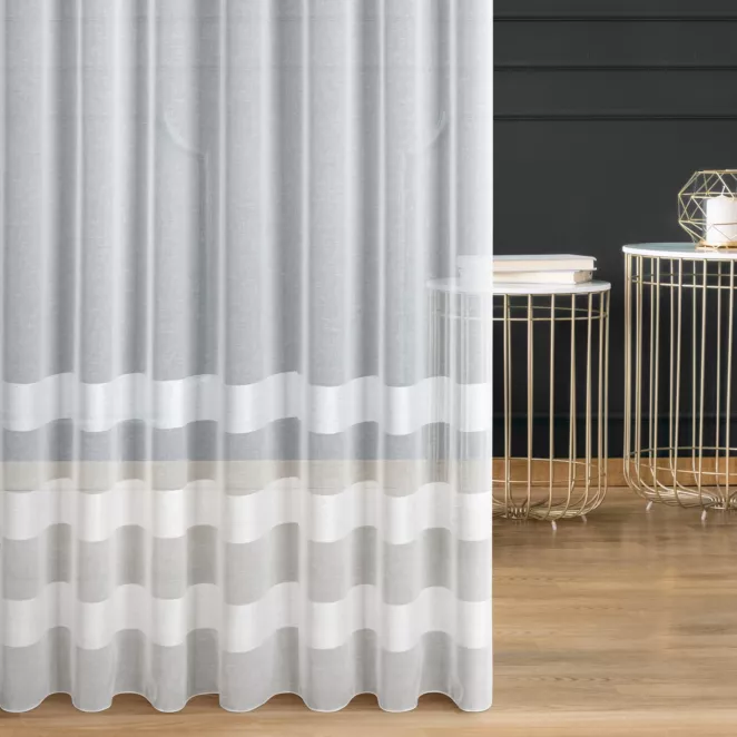 Firana szyta na taśmie 5 cm naturalna z etaminy zdobionej poziomymi pasami, wykończona obciążnikiem Italissima Eva Minge