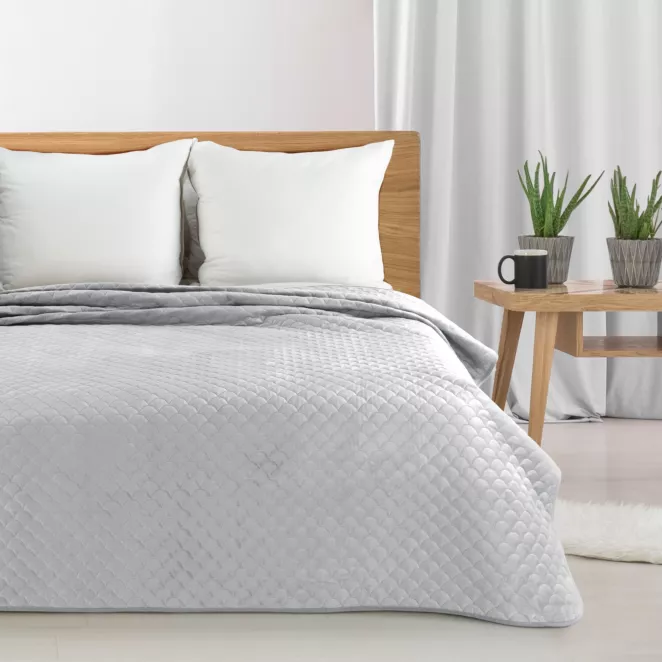 Narzuta welwetowa srebrna 220x240 cm pikowana metodą hot press z motywem rybiej łuski ARIEL Eurofirany Classic