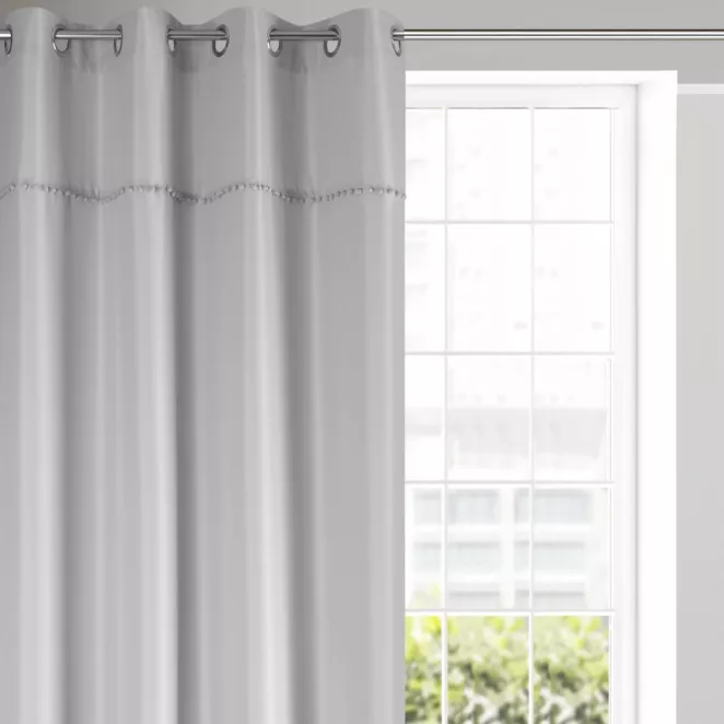 Zasłona stalowa z pomponami z matowej tkaniny 135x260 cm przelotka - DEFNE