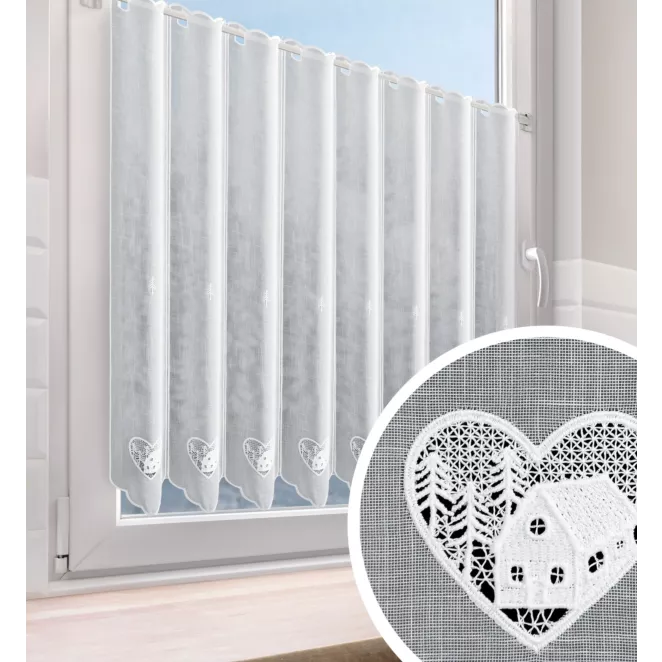 Tkanina firanowa zazdrostka świąteczna zdobiona haftem w ażurowe serce