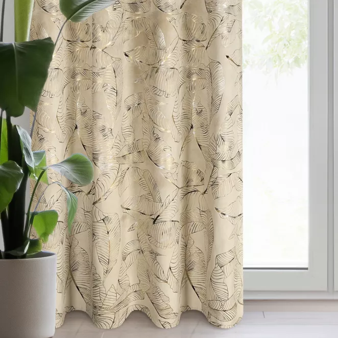 Zasłona beżowo, szampańska z metalicznym nadrukiem egzotycznych liści z welwetu 135x250 przelotka - ODETA