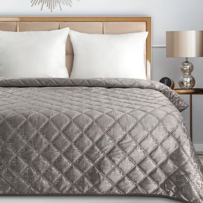 Narzuta welwetowa beżowa 170x210 cm pikowana metodą hot press z błyszczącym nadrukiem BLINK 6 Eurofirany Premium