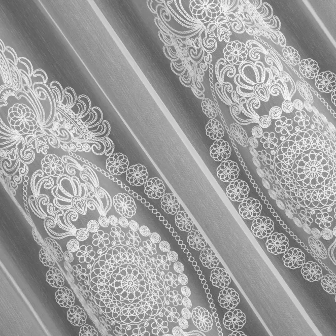 E125/1 Firana szyta na taśmie 5 cm biała z tkaniny typu aden zdobionej ekskluzywnym haftem Italissima Eva Minge