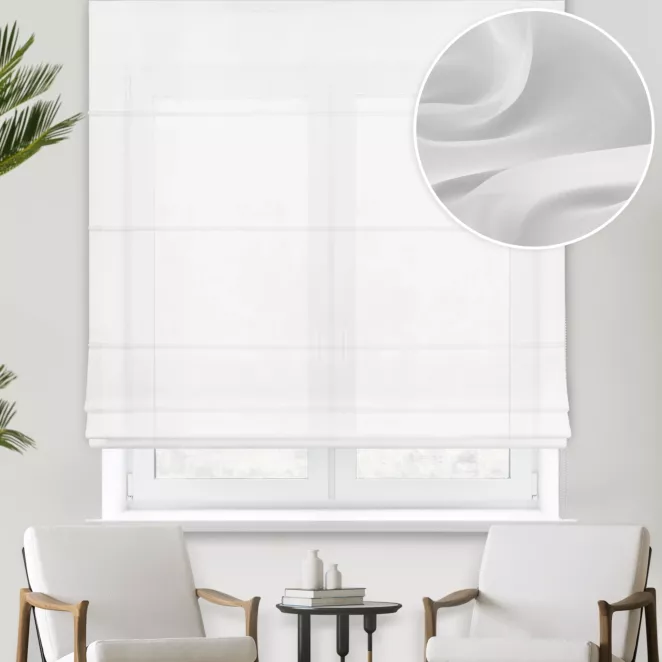 Roleta rzymska biała z lekkiej i delikatnej matowej krepy, wykończonej obciążnikiem