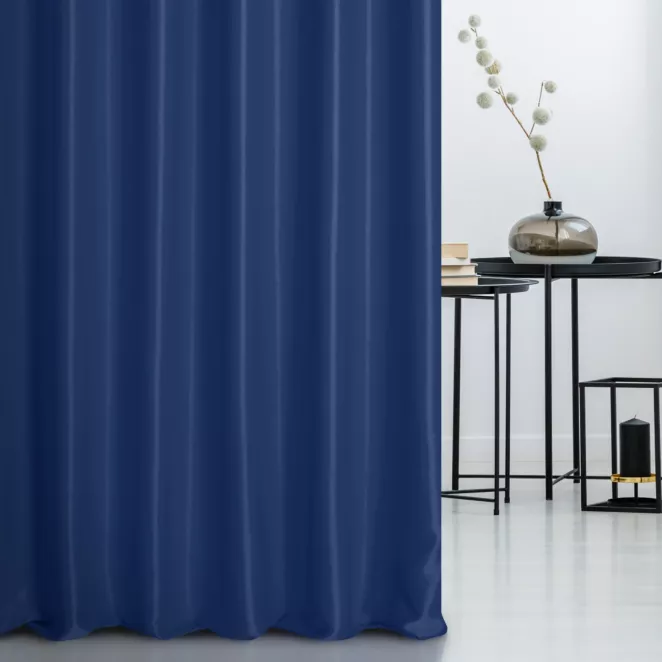 Zasłona szyta na taśmie 5 cm granatowa z tkaniny trudnopalnej, zaciemniającej, typu blackout