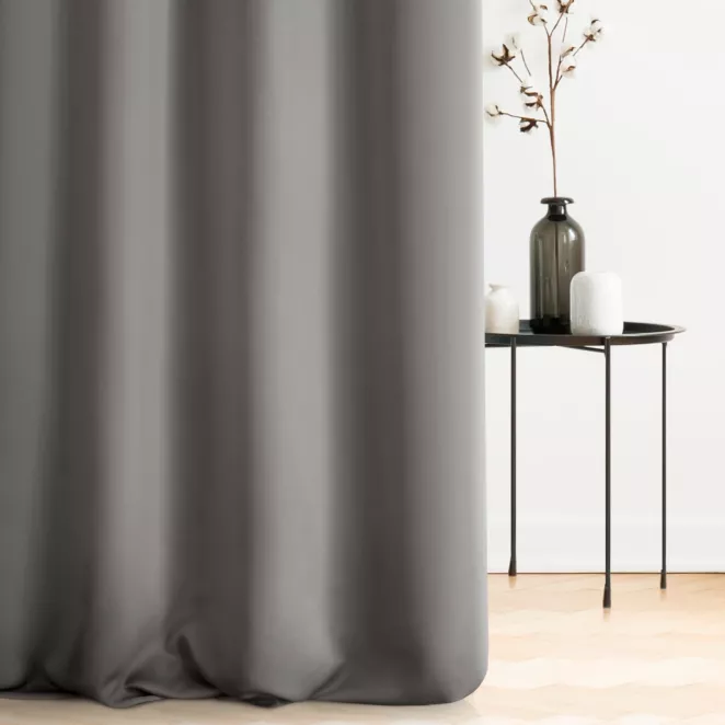 Zasłona szyta na taśmie 5 cm popielata z gładkiej tkaniny zaciemniającej typu dimout