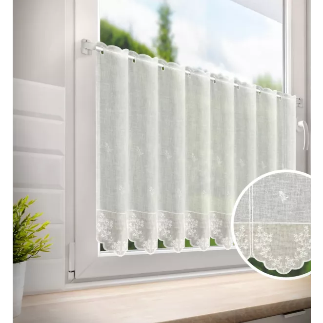 Tkanina firanowa zazdrostka z etaminy zdobiona haftem drobnych kwiatuszków