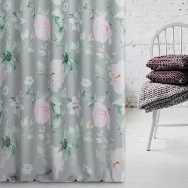 Zasłona szyta na taśmie 5 cm jasnoszara z miękkiej tkaniny o naturalnym splocie z kwiatowym wzorem