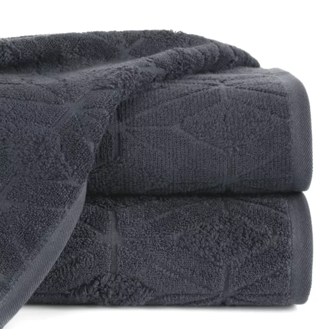 Ręcznik kąpielowy 50x90 cm bawełniany kolor stalowy zdobiony geometrycznym wzorem 500 g/m2 SENDI