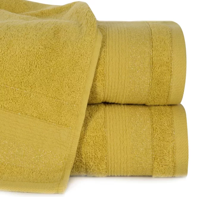 Ręcznik kąpielowy 50x90 cm bawełniany kolor musztardowy w pasy przetykany błyszczącą nicią 500 g/m2 APRIL