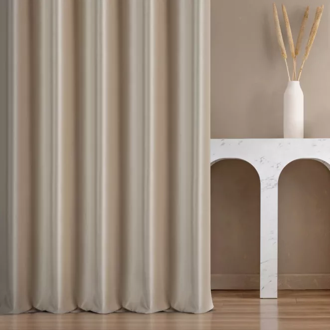 Zasłona szyta na taśmie 5 cm jasnobeżowa z miękkiej półmatowej tkaniny welwetowej