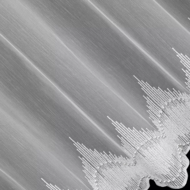 E1/1 Firana szyta na taśmie 5 cm biała z matowej tkaniny ADEN ozdobionej haftem i perełkami Italissima Eva Minge