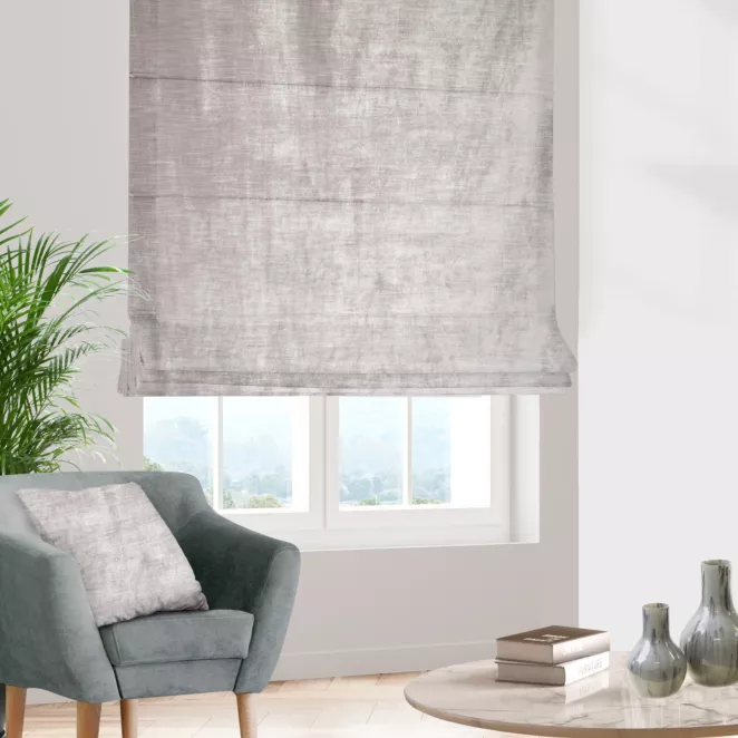 Roleta rzymska SAFARI 1 szara z miękkiej welwetowej tkaniny z połyskiem i poziomym prążkiem