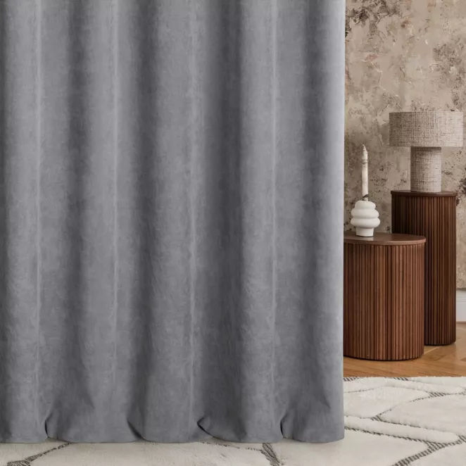 Zasłona szyta na taśmie 5 cm stalowo popielata z dwustronnej tkaniny zaciemniającej 100% blackout, o strukturze weluru