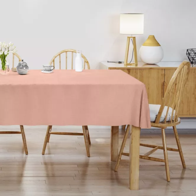 Obrus szyty DORA - HIT pudrowy z miękkiej tkaniny o welurowej strukturze