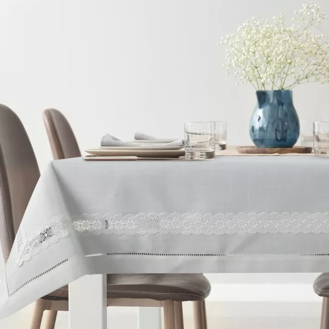 Obrus na stół 140x180 cm biały zdobiony ażurowa koronką - VANESA - kolekcja AMAROSA
