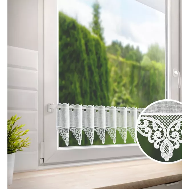 Tkanina firanowa zazdrostka z etaminy zdobiona ażurowym haftem