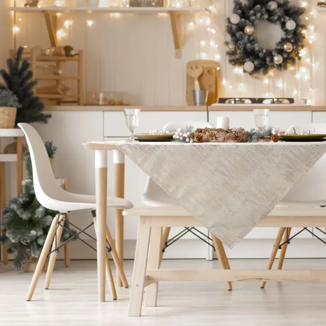 Bieznik na stół beżowy 85x85 cm żakardowy ALINA z subtelnym delikatnym wzorem przecierki