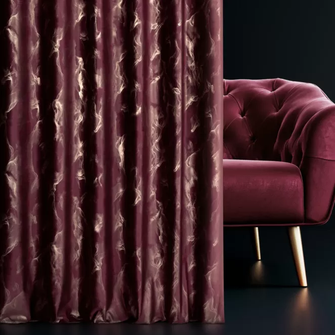 Zasłona szyta na taśmie 5 cm bordowo złocista z tkaniny welwetowej ze złotym marmurkowym nadrukiem