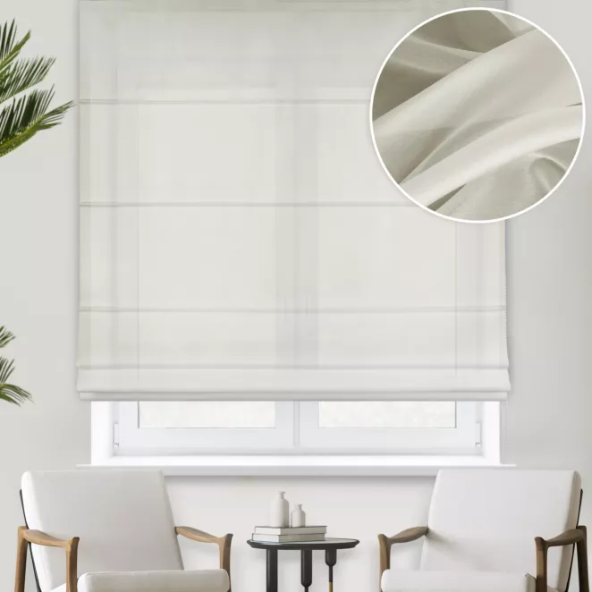 Roleta rzymska kremowa z miękkiej i połyskliwej tkaniny, wykończona obciążnikiem