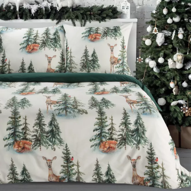Pościel świąteczna 140x200 cm bawełna ranforce kolor biały, zielony z nadrukiem zimowego lasu DEER