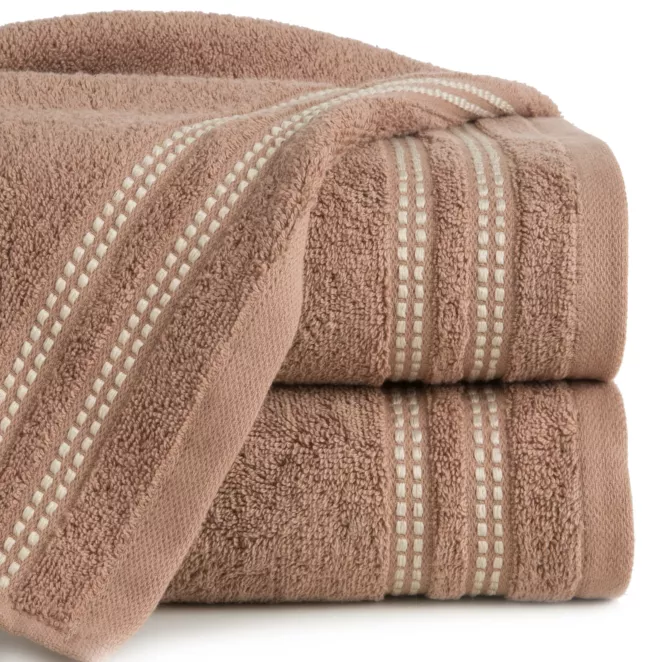 Ręcznik do rąk 30x50 cm bawełniany kolor brązowy z subtelną bordiurą w paseczki 500 g/m2 ALLY