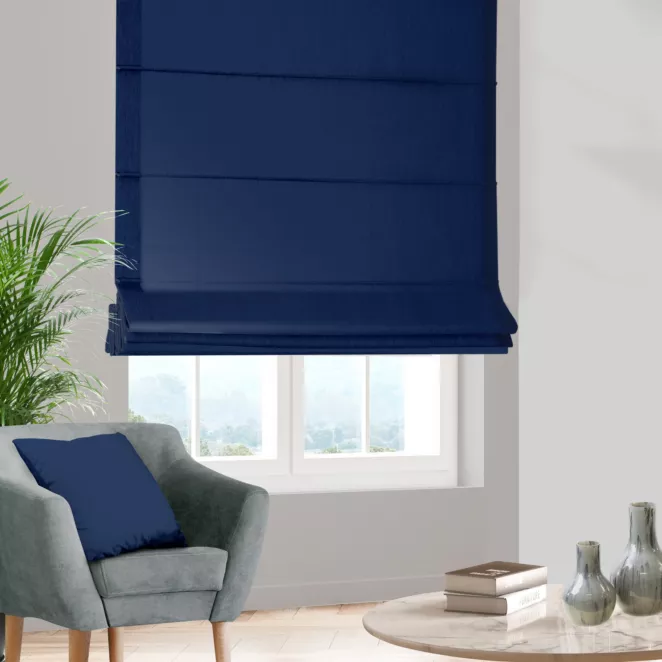 Roleta rzymska granatowa z tkaniny trudnopalnej, zaciemniającej, typu blackout