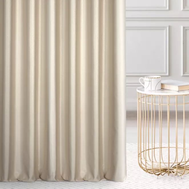 Zasłona szyta na taśmie 5 cm beżowo złota z gładkiej tkaniny przeplatanej błyszczącą lureksową nicią